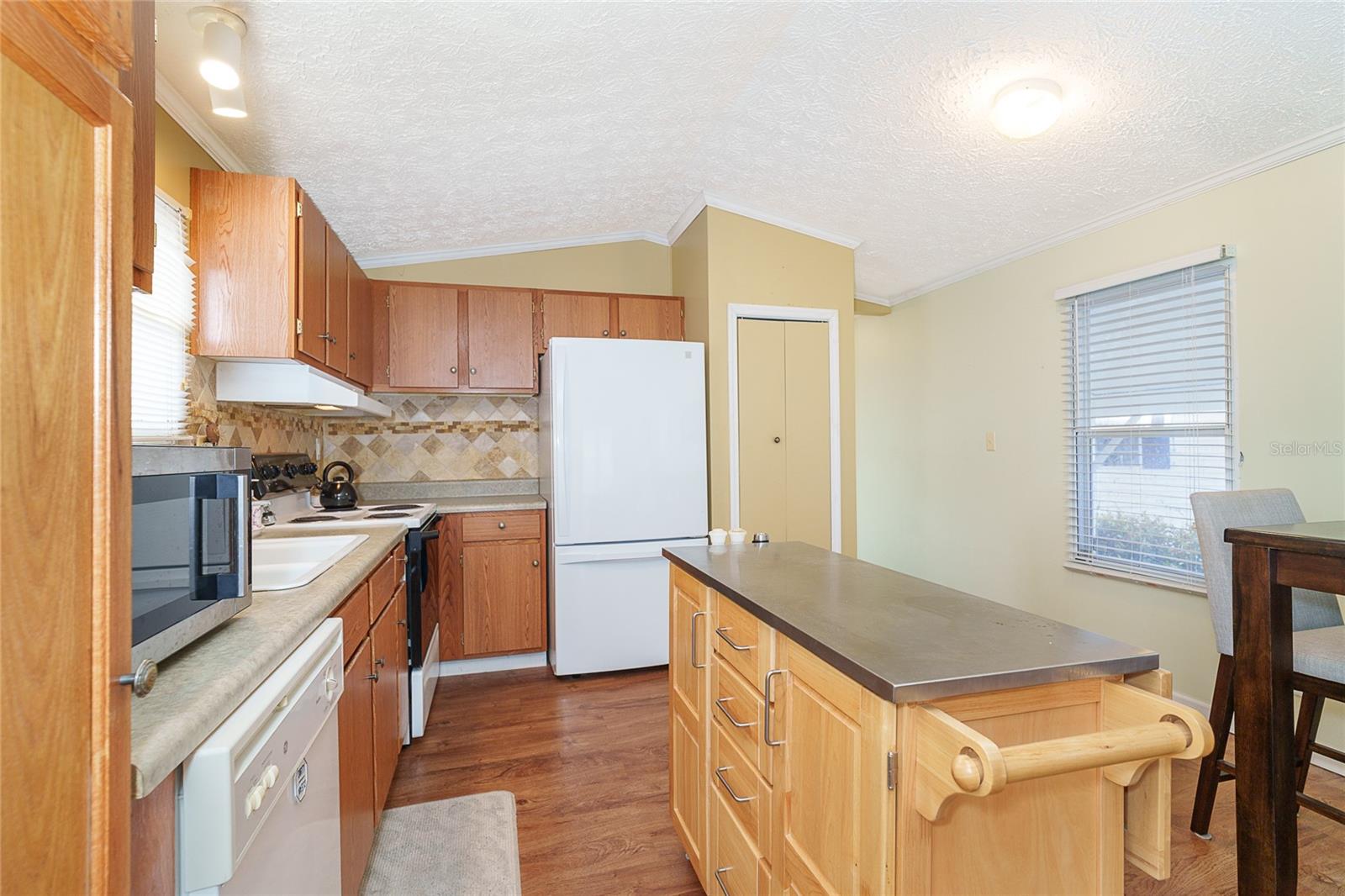 8320 RIVERSIDE DR #94