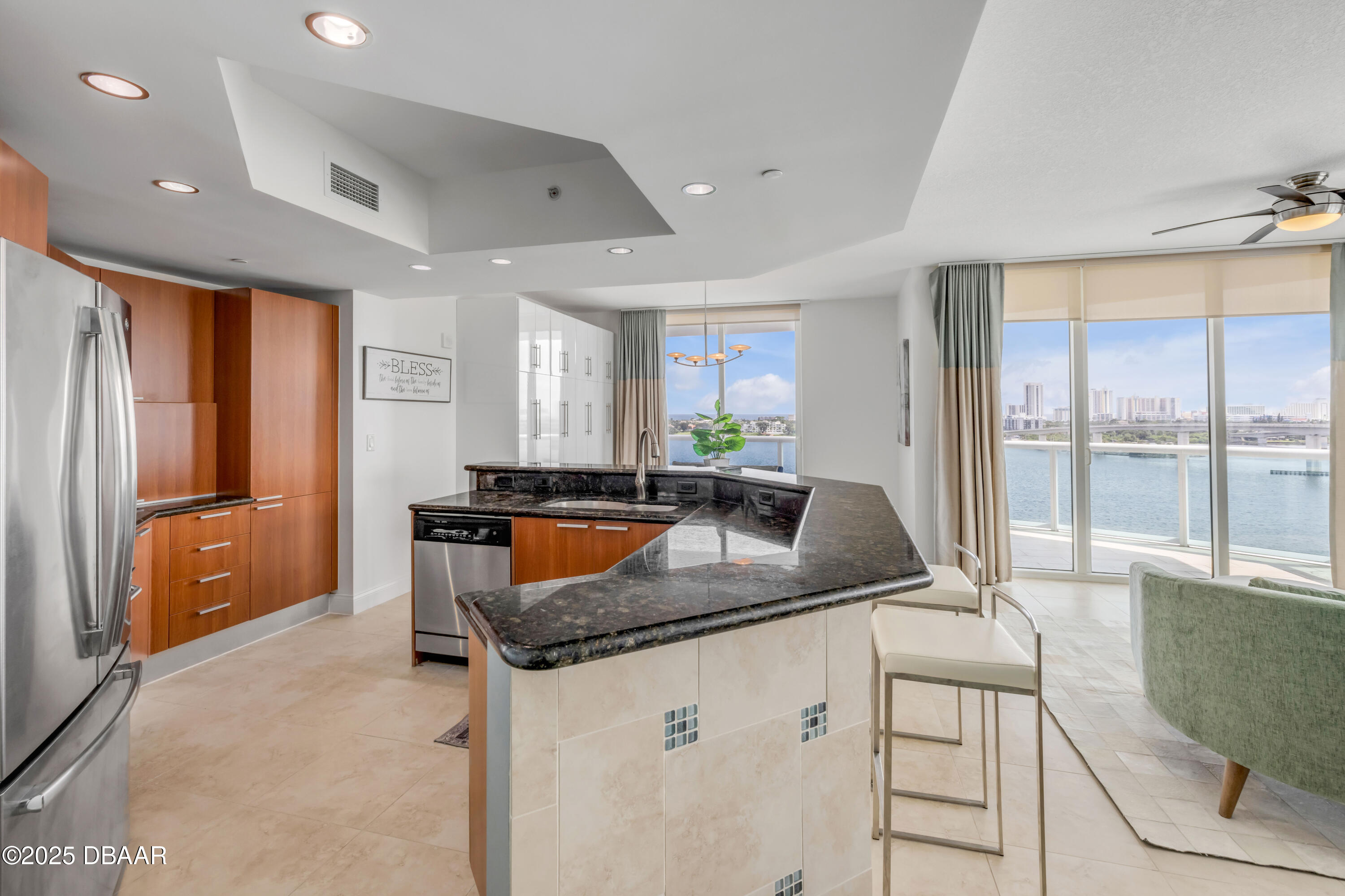 231 Riverside Drive Unit: 1001