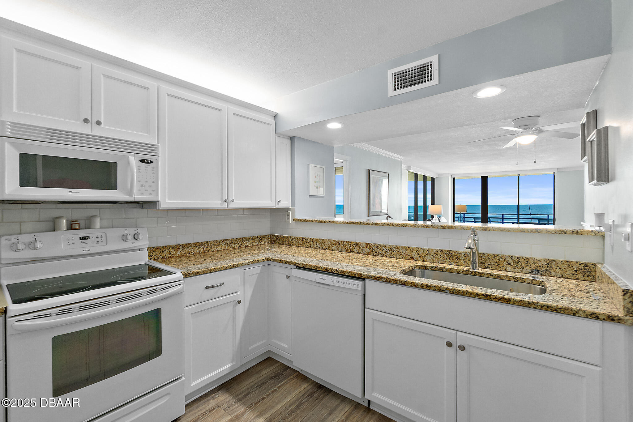 1420 N Atlantic Avenue Unit: 202