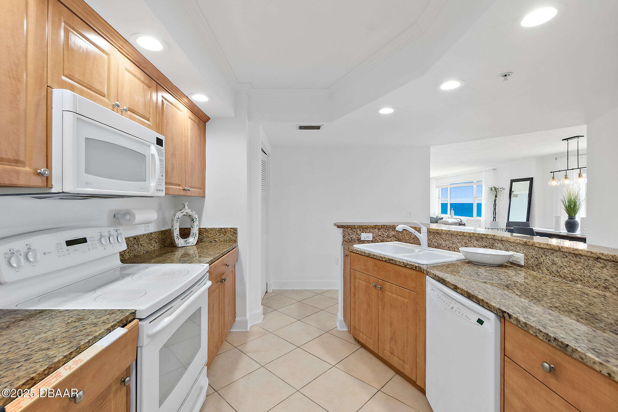 3315 S Atlantic Avenue Unit: 408