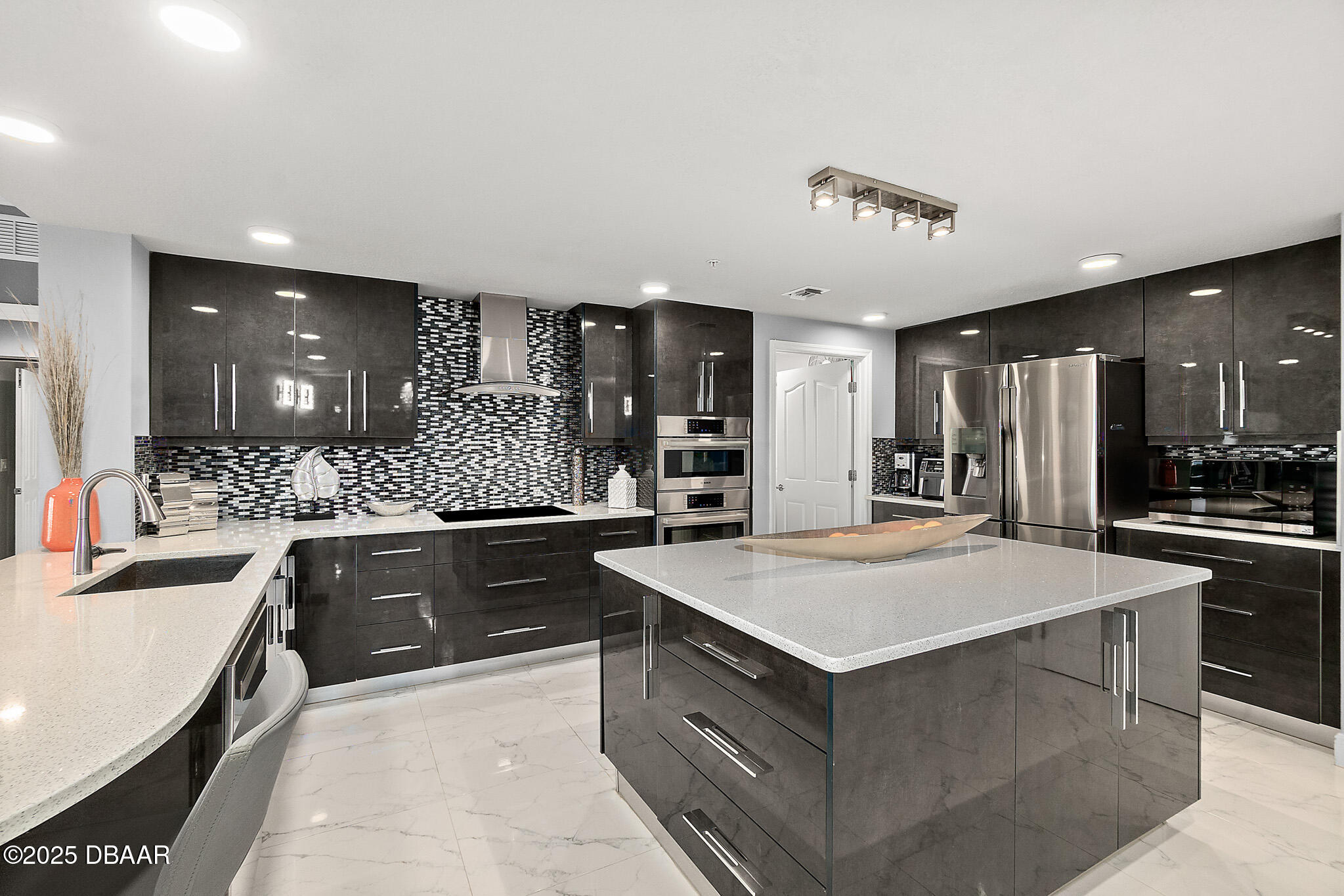 2300 N Atlantic Avenue Unit: 1402