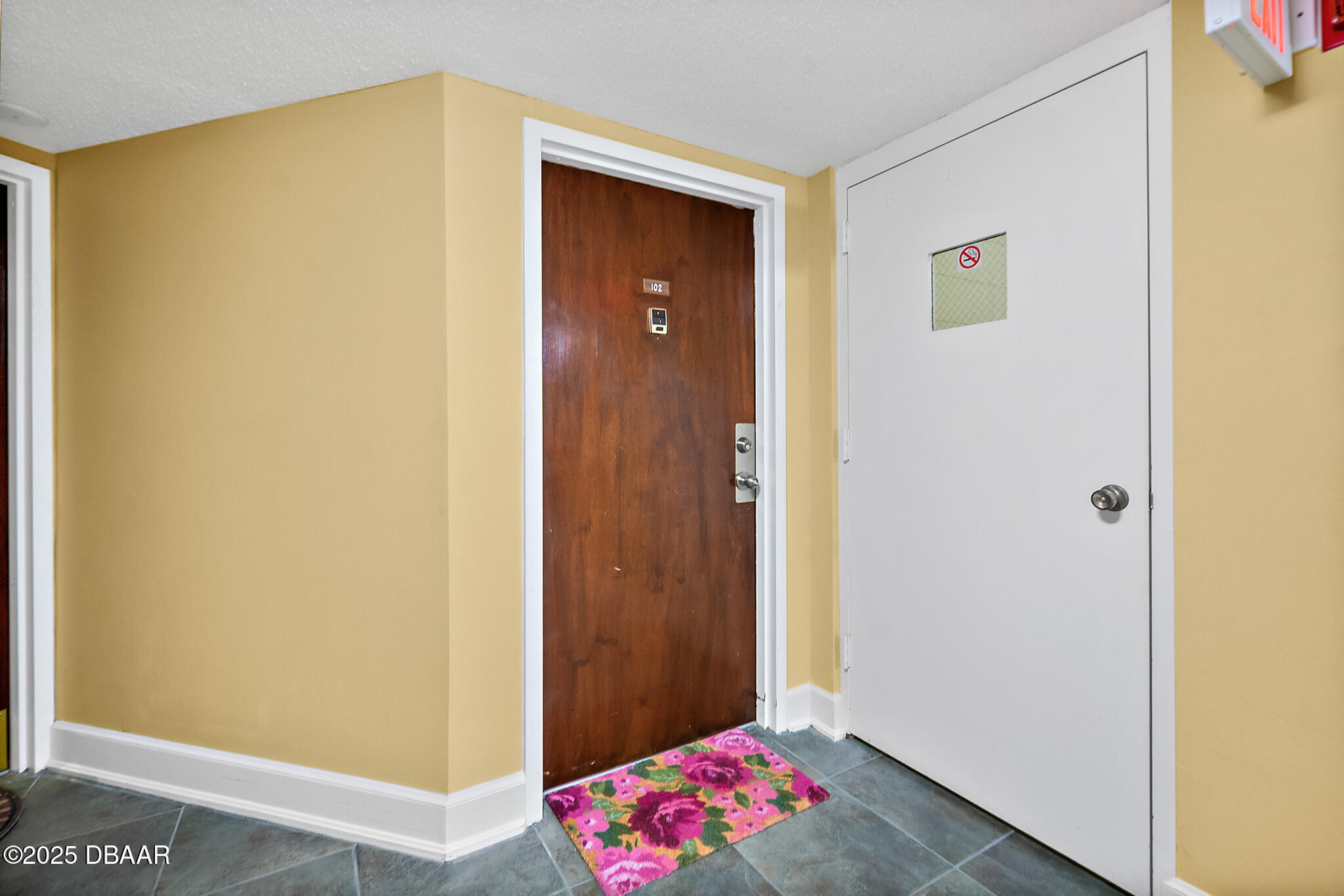 925 N Halifax Avenue, 102