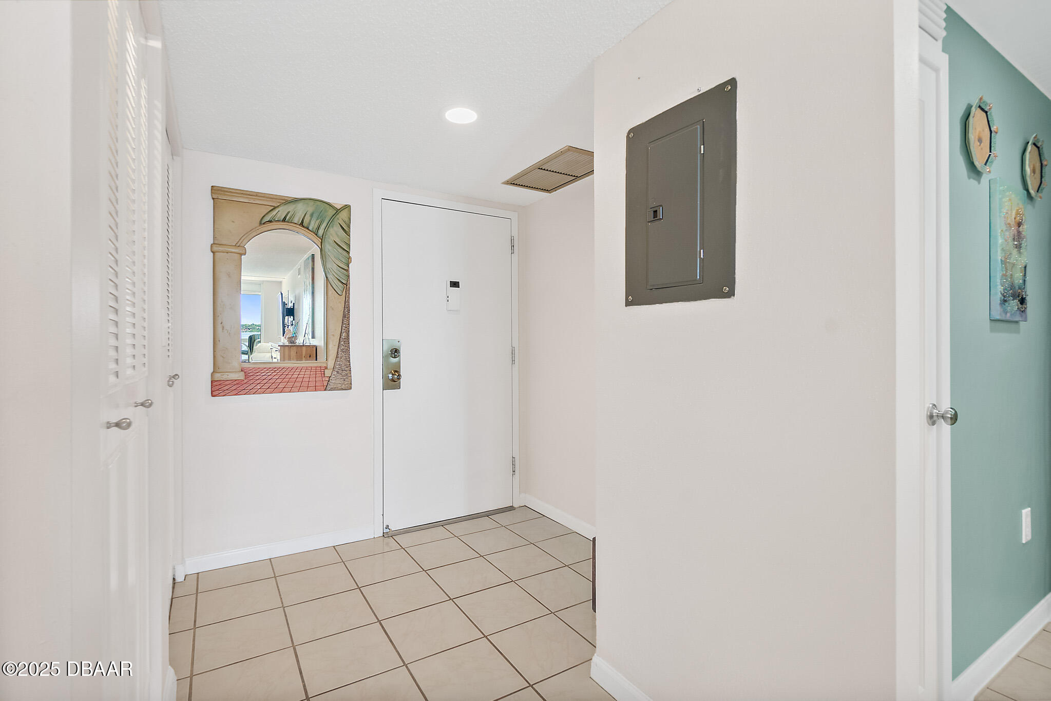 925 N Halifax Avenue, 102