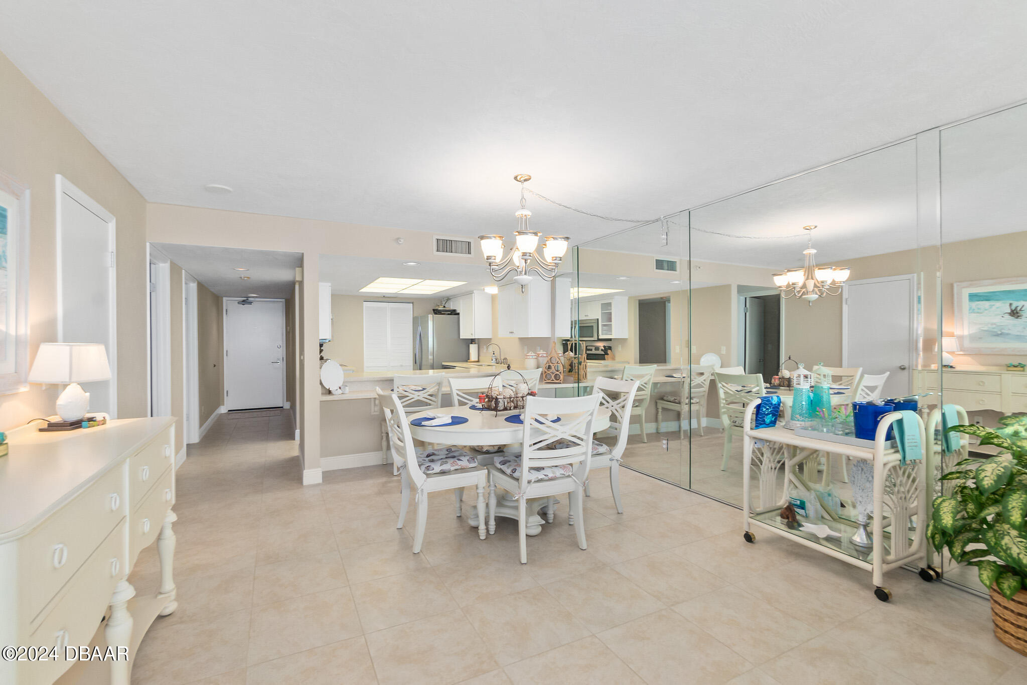 2545 S Atlantic Avenue, 1005