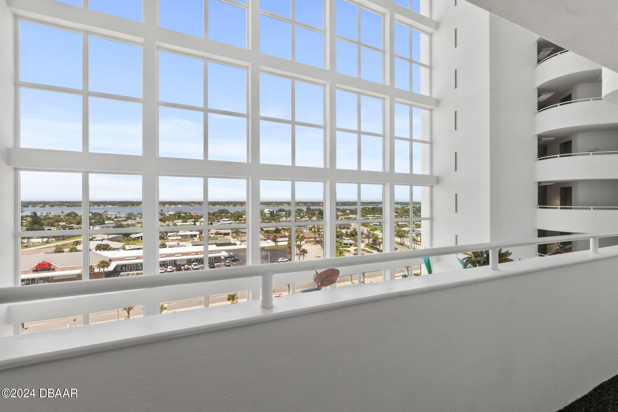2545 S Atlantic Avenue, 1005