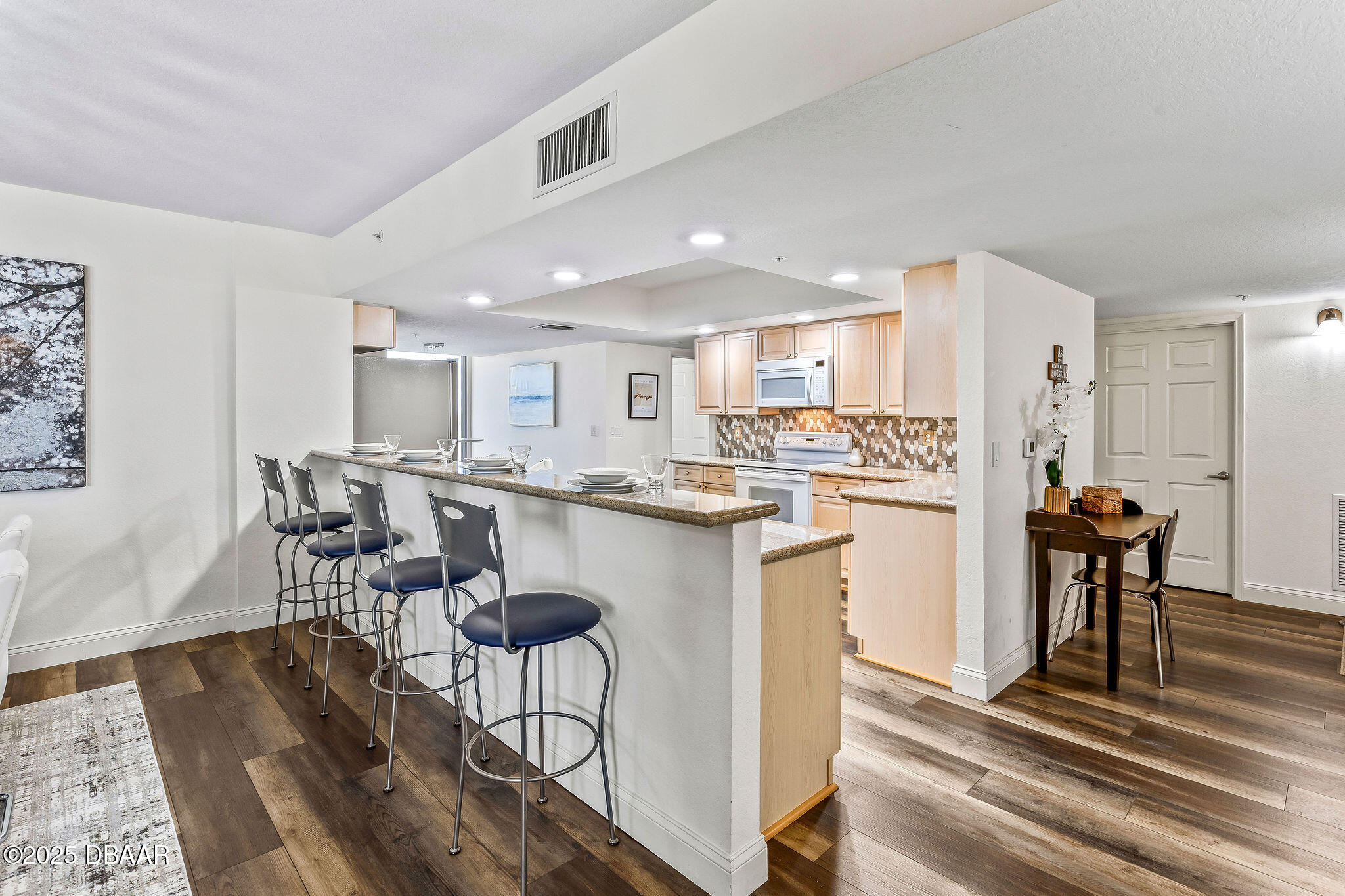 3145 S Atlantic Avenue Unit: 405