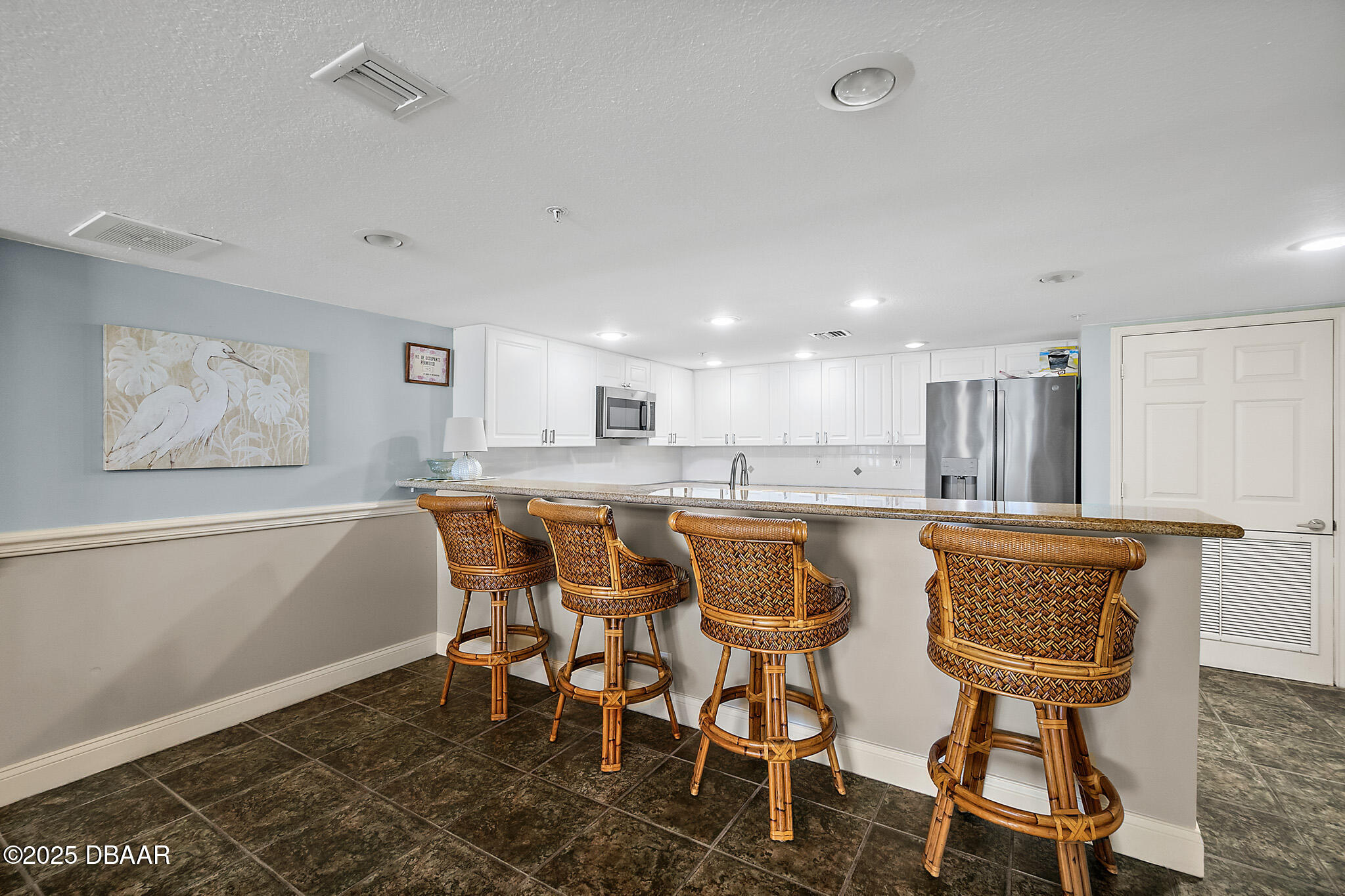 3145 S Atlantic Avenue Unit: 405