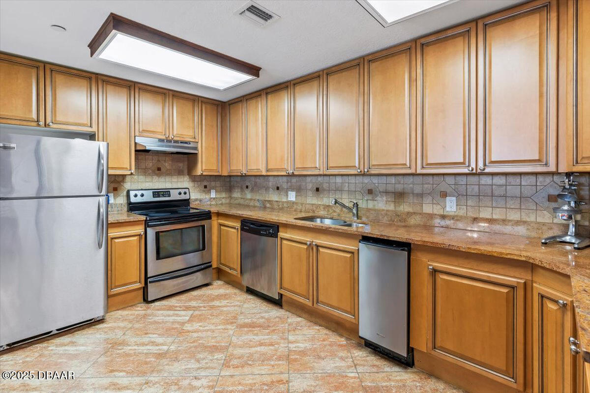 2515 S Atlantic Avenue, 1107