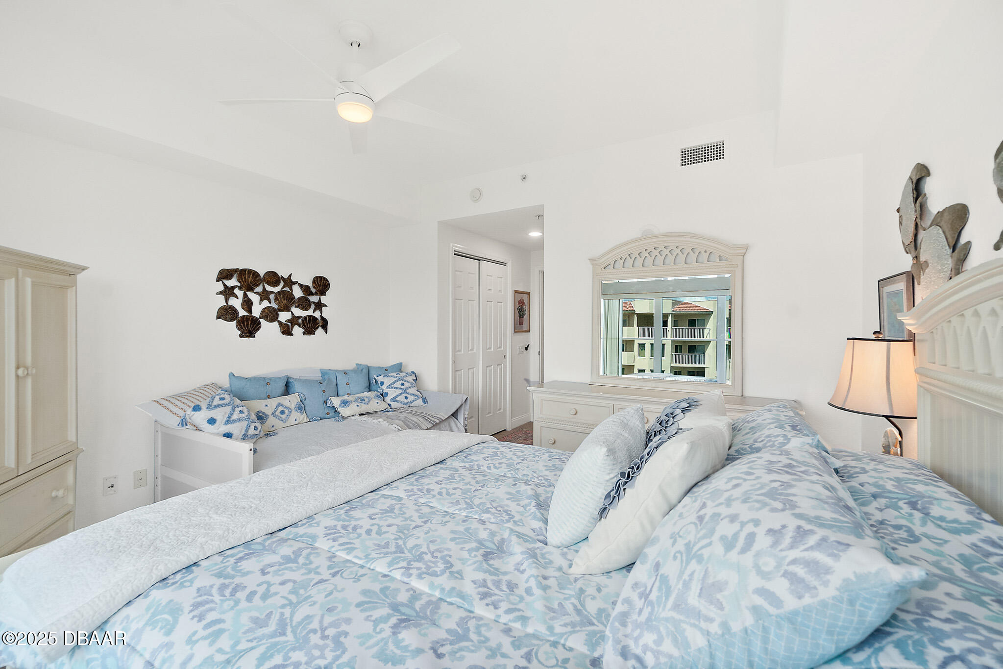 2 Oceans West Boulevard Unit: 606