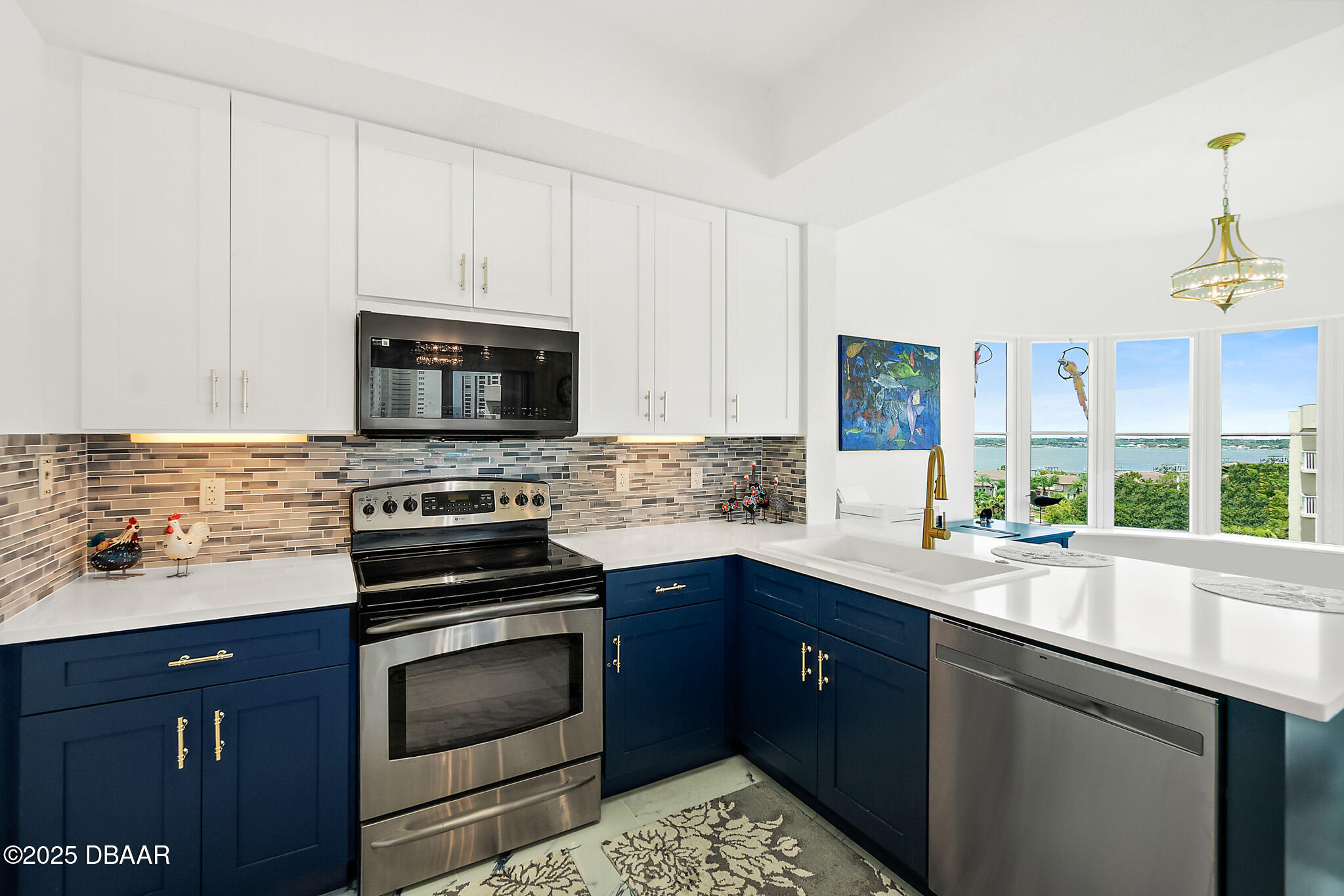 2 Oceans West Boulevard Unit: 606