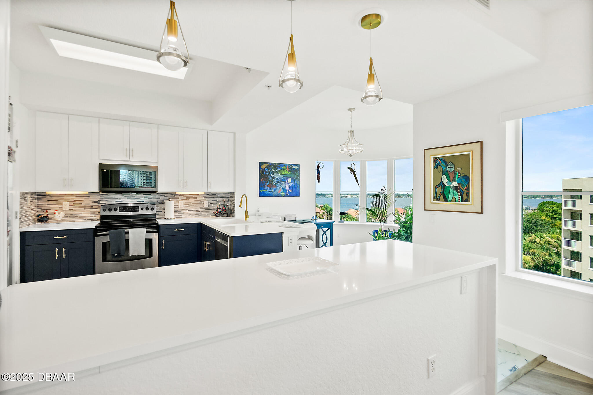 2 Oceans West Boulevard Unit: 606