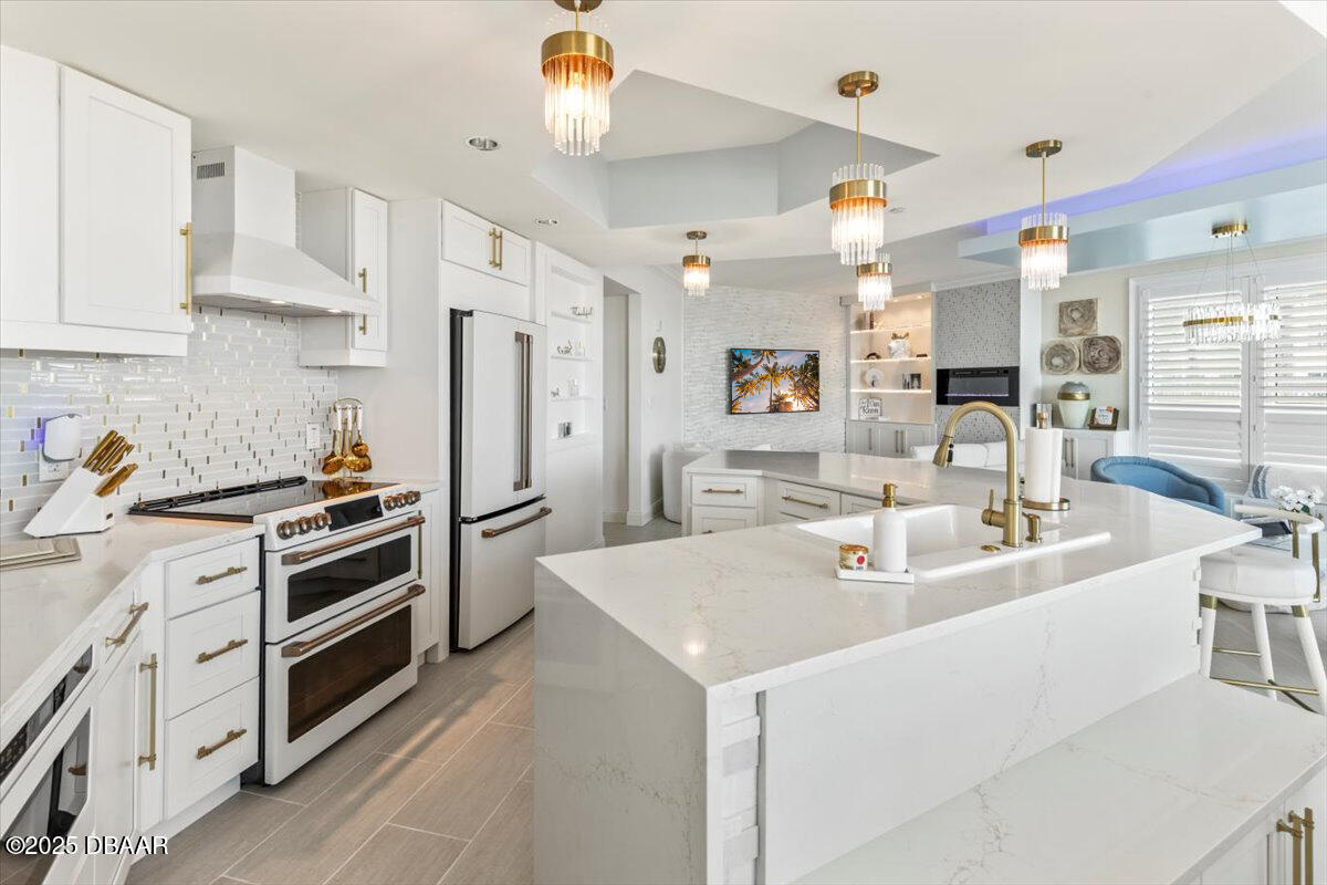 231 Riverside Drive Unit: 102