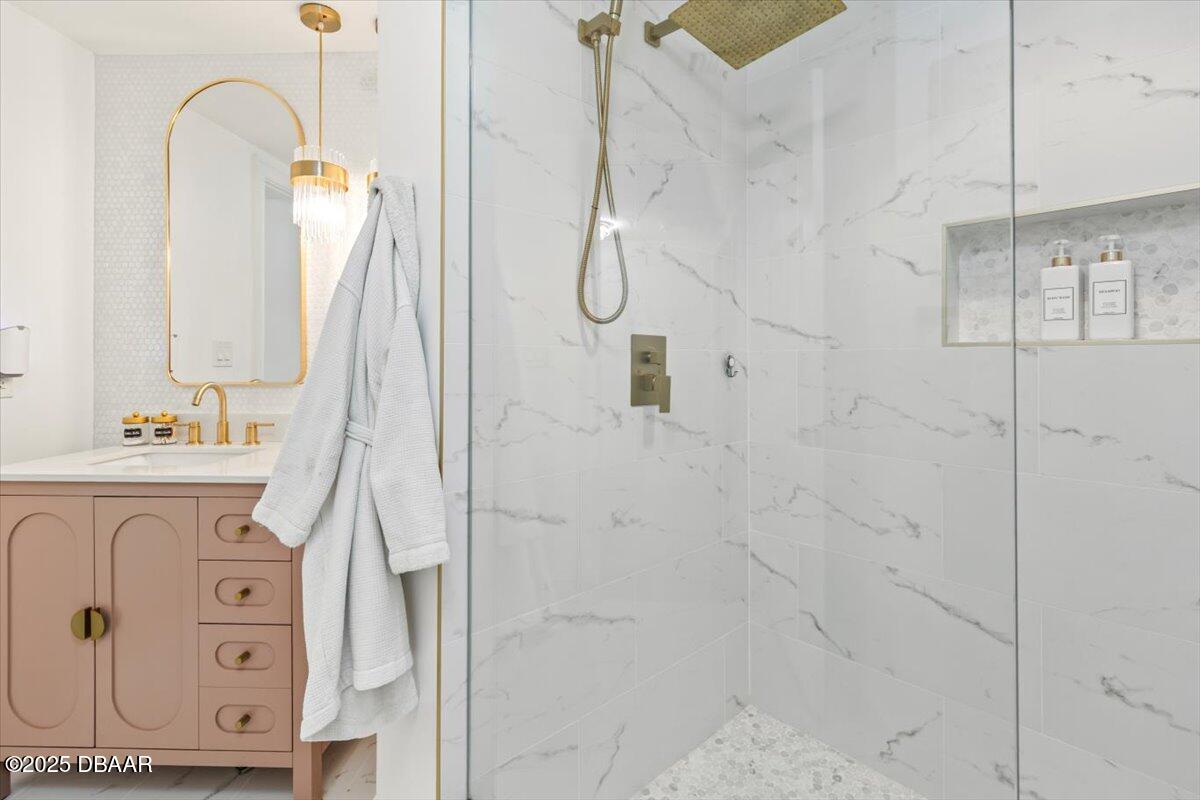 231 Riverside Drive Unit: 102