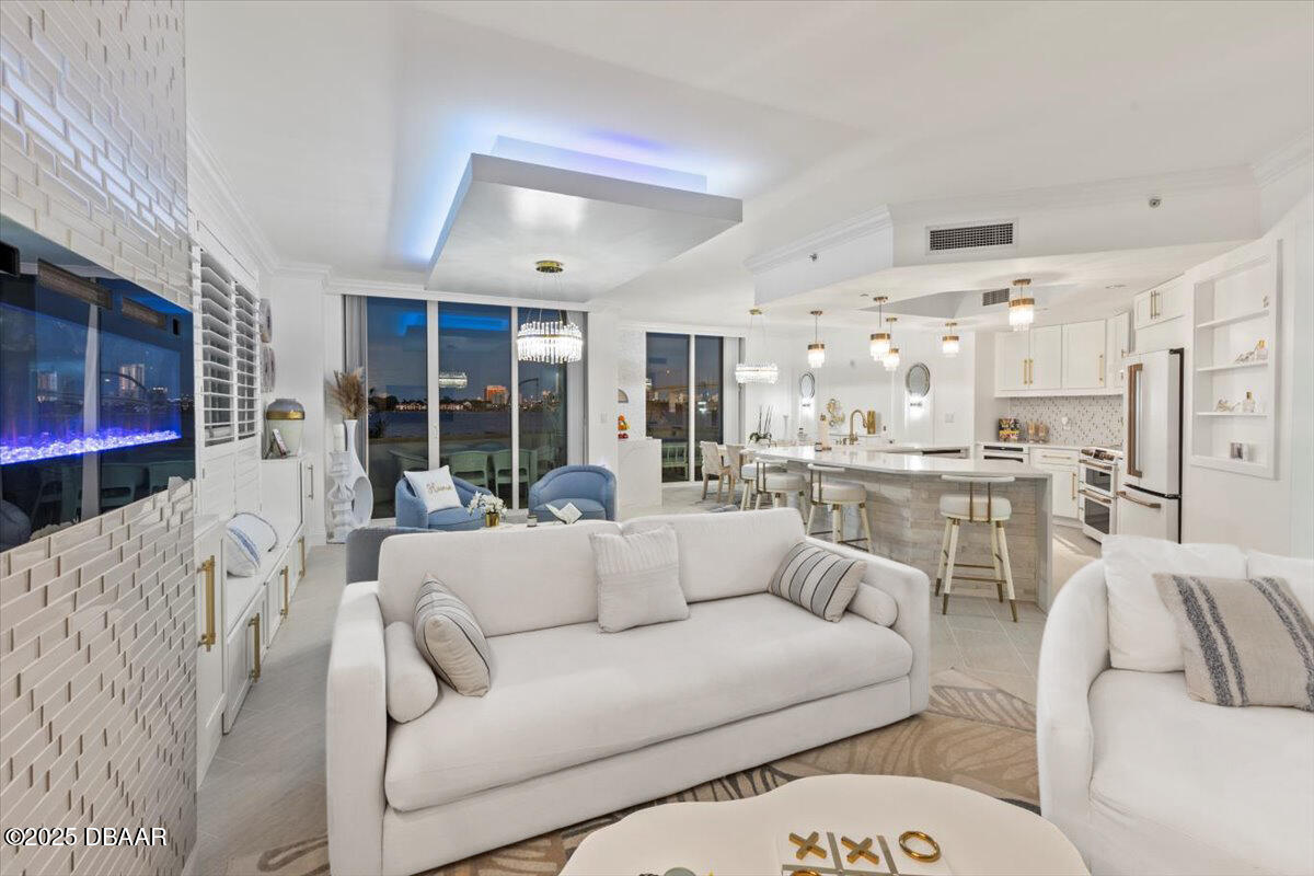 231 Riverside Drive Unit: 102