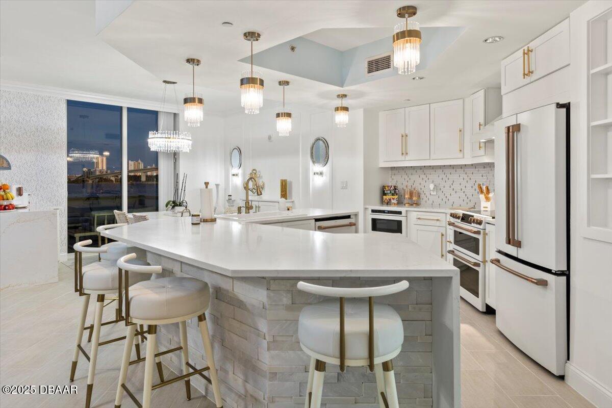 231 Riverside Drive Unit: 102