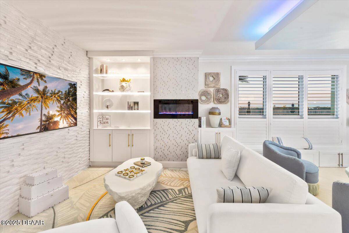 231 Riverside Drive Unit: 102