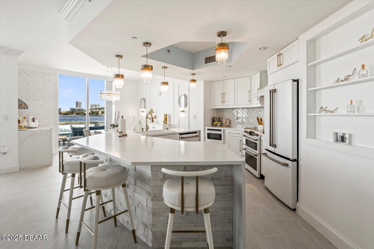 231 Riverside Drive Unit: 102