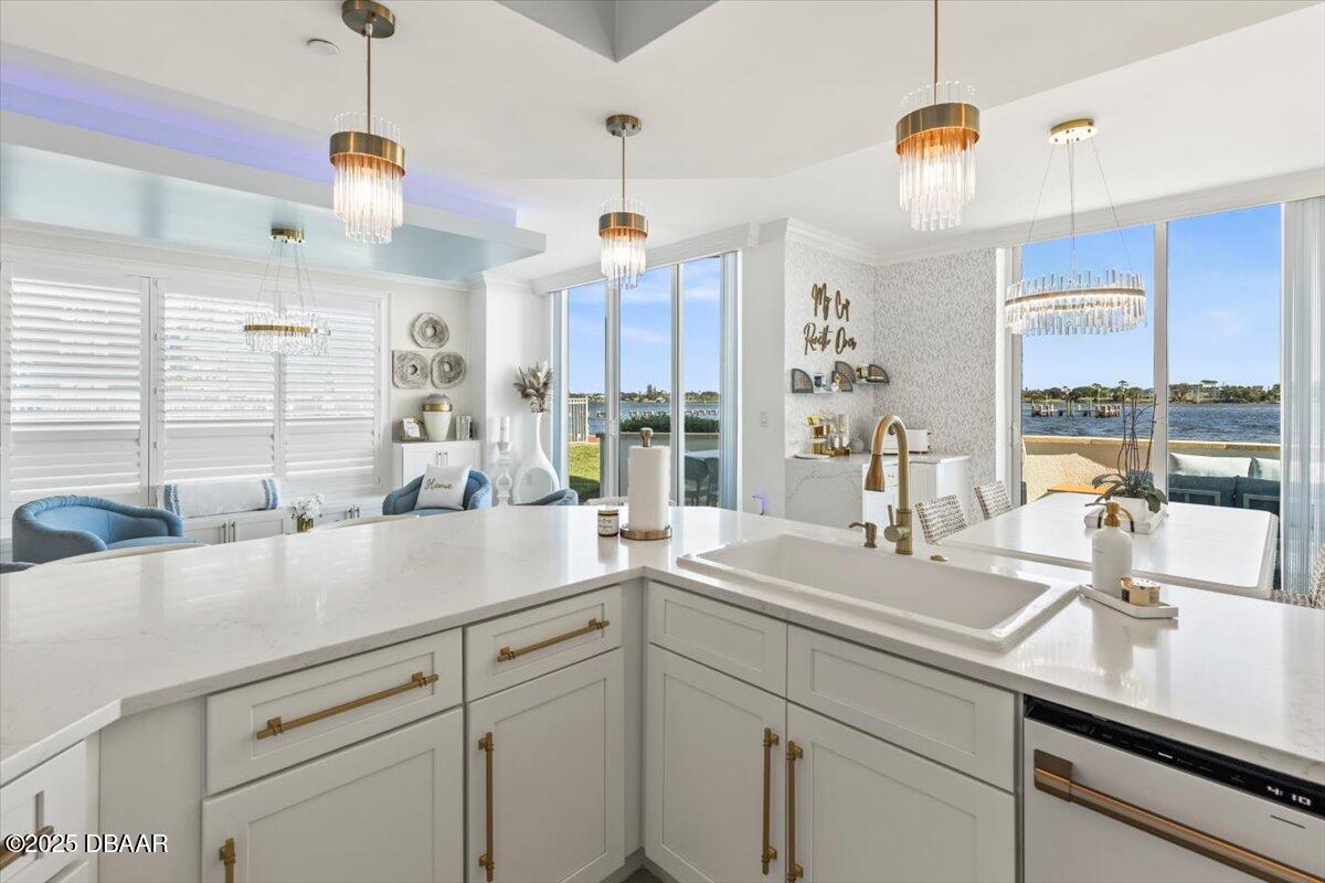 231 Riverside Drive Unit: 102