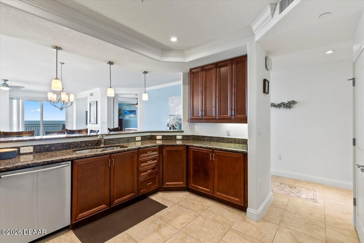 2515 S Atlantic Avenue Unit: 1004