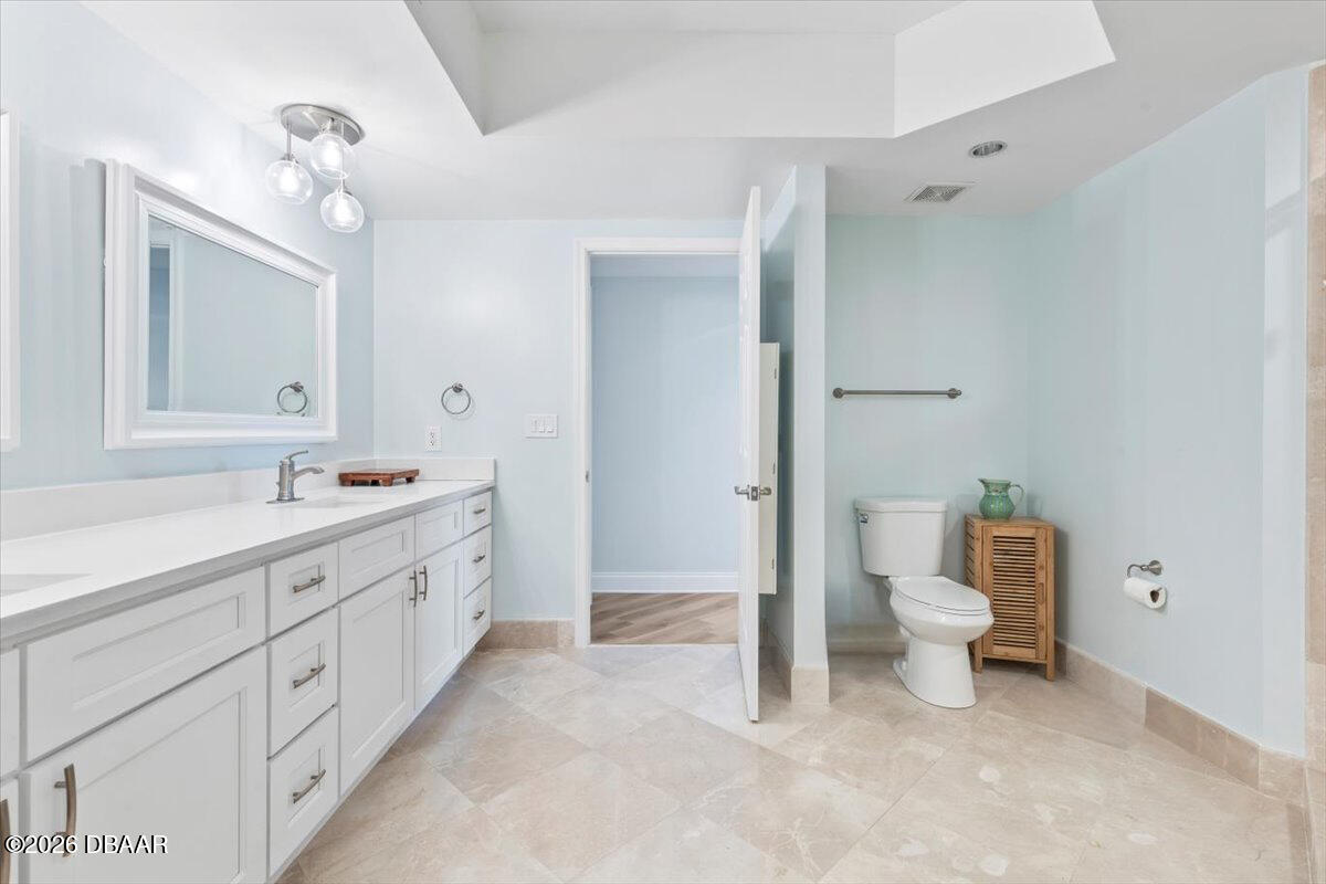 231 Riverside Drive Unit: 2002