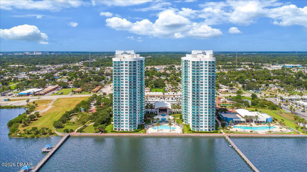 231 Riverside Drive Unit: 2002