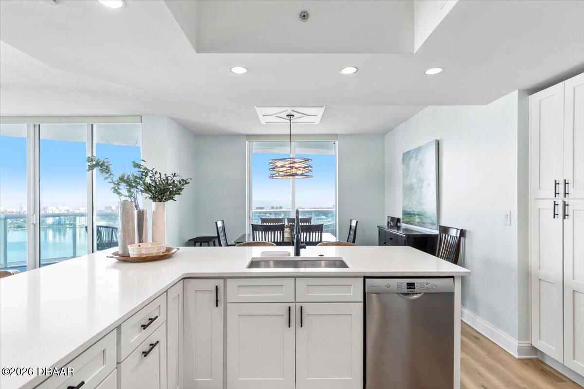 231 Riverside Drive Unit: 2002