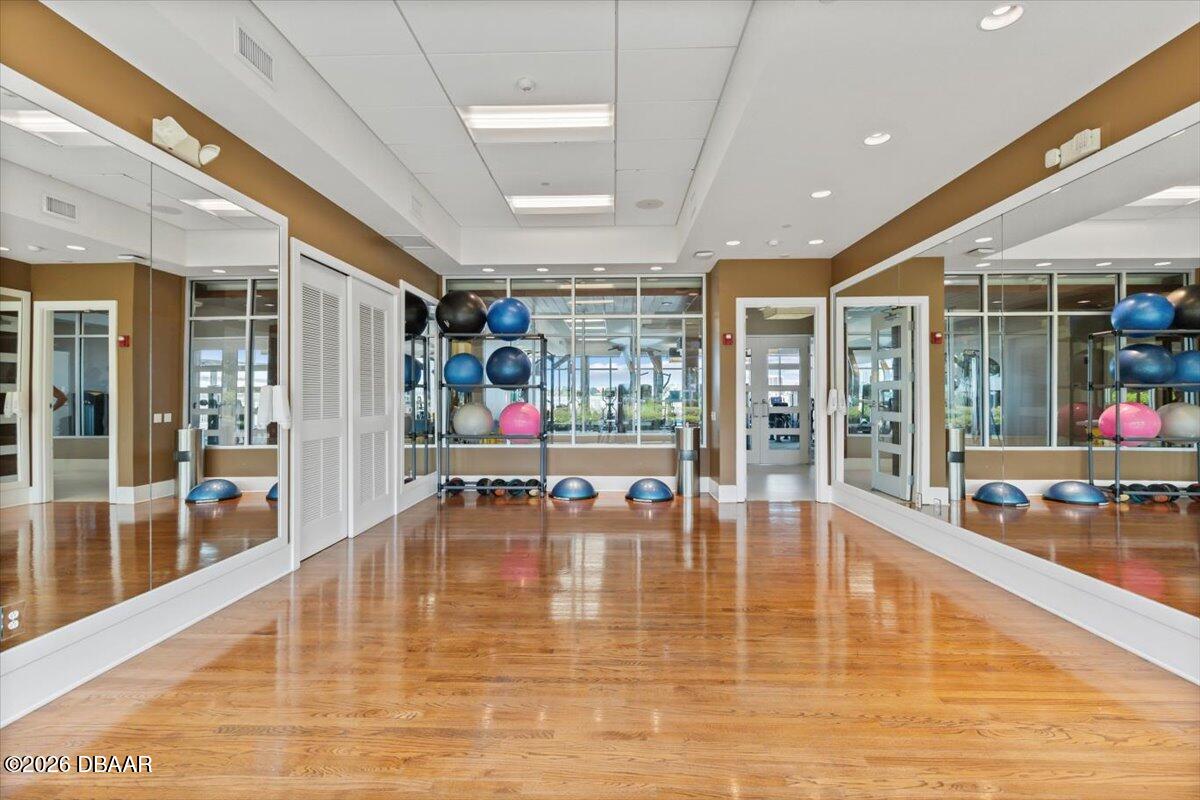231 Riverside Drive Unit: 2002