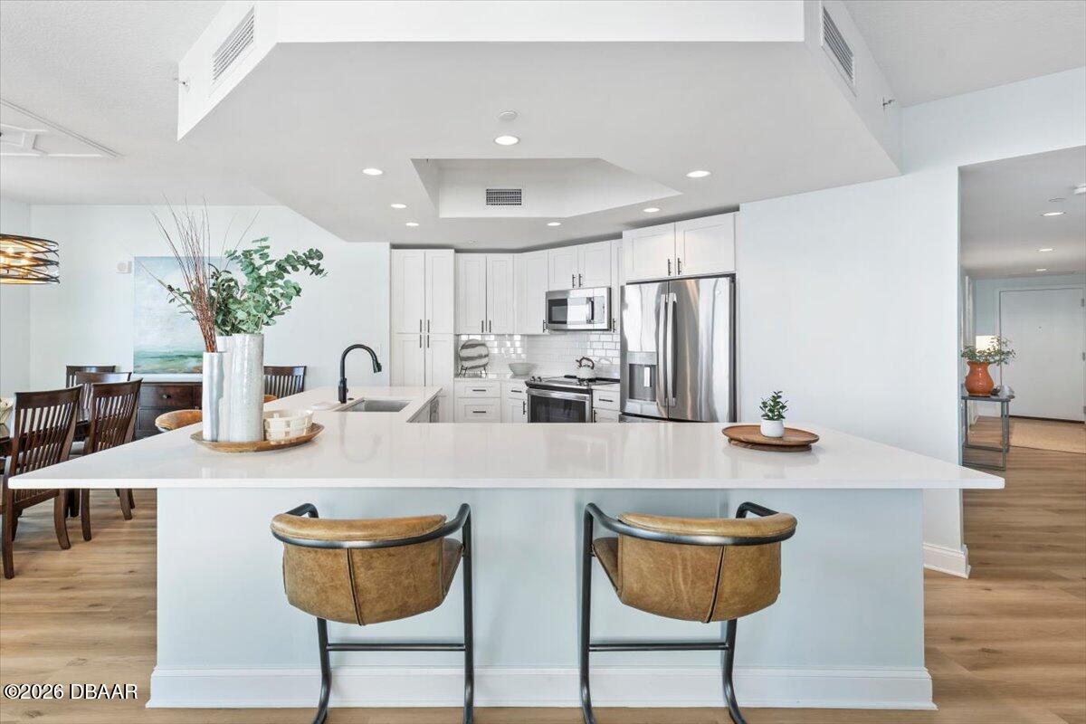 231 Riverside Drive Unit: 2002