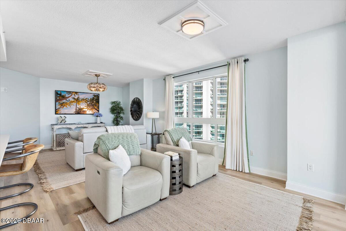 231 Riverside Drive Unit: 2002