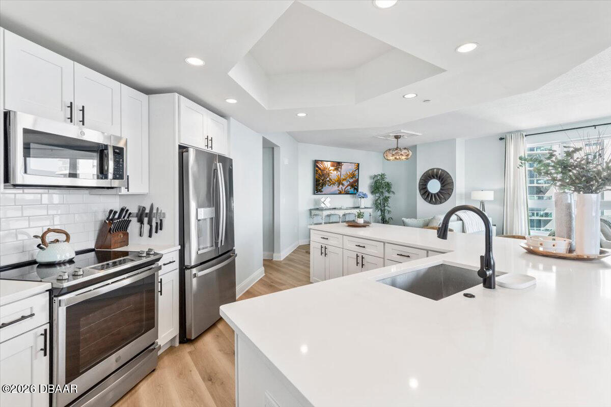 231 Riverside Drive Unit: 2002