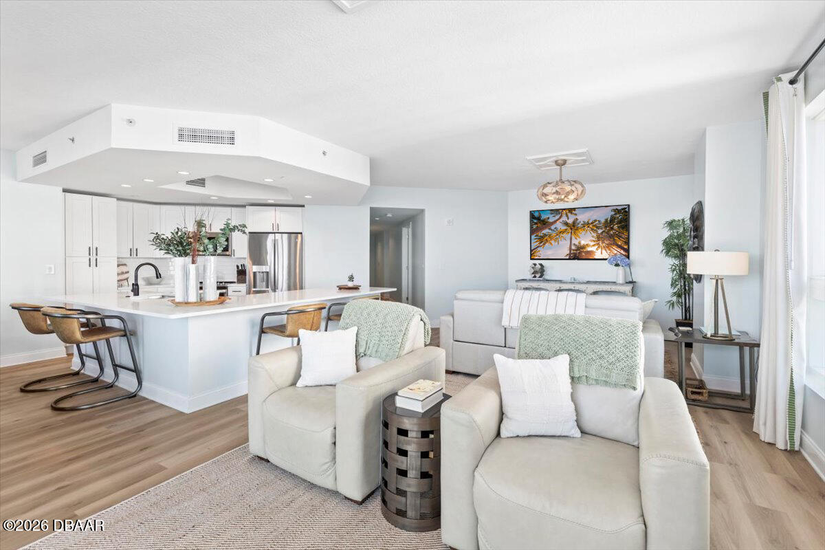 231 Riverside Drive Unit: 2002