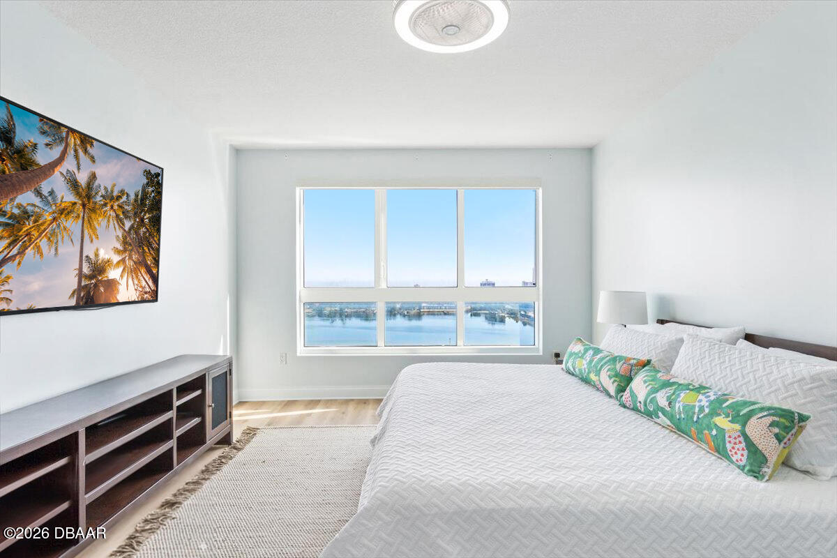 231 Riverside Drive Unit: 2002