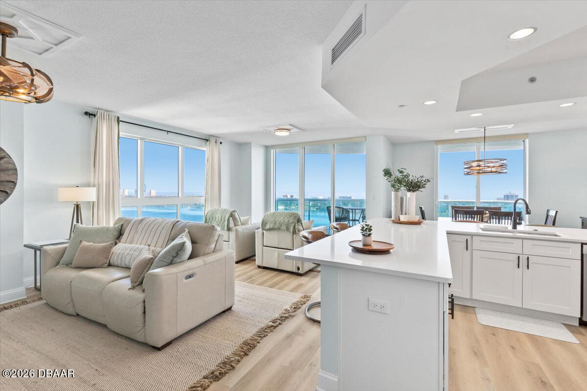 231 Riverside Drive Unit: 2002