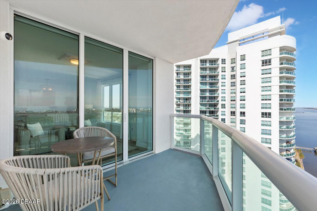 231 Riverside Drive Unit: 2002