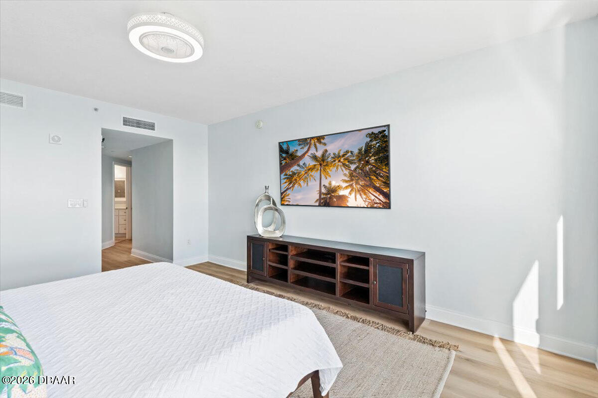 231 Riverside Drive Unit: 2002