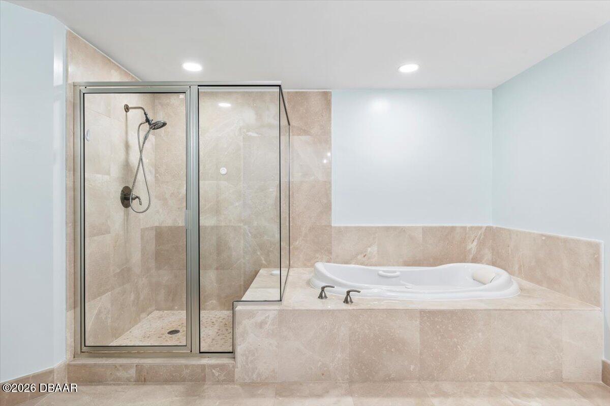 231 Riverside Drive Unit: 2002