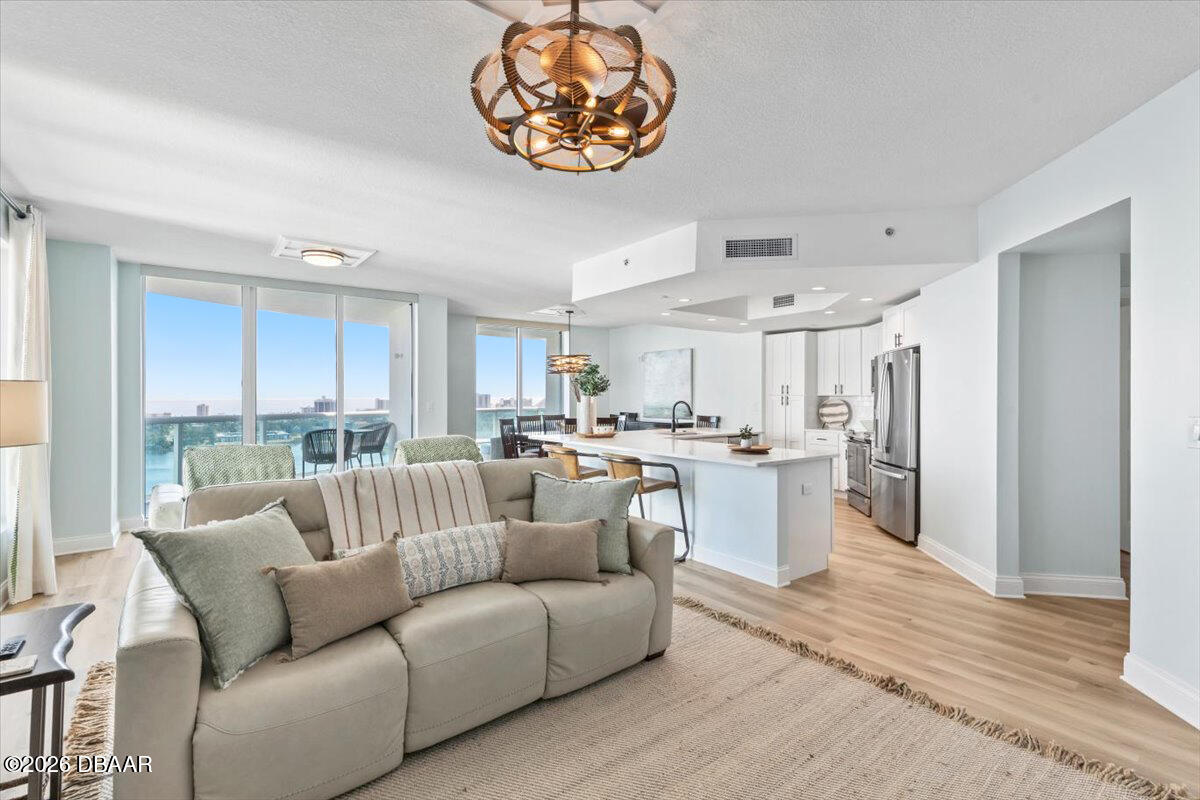 231 Riverside Drive Unit: 2002