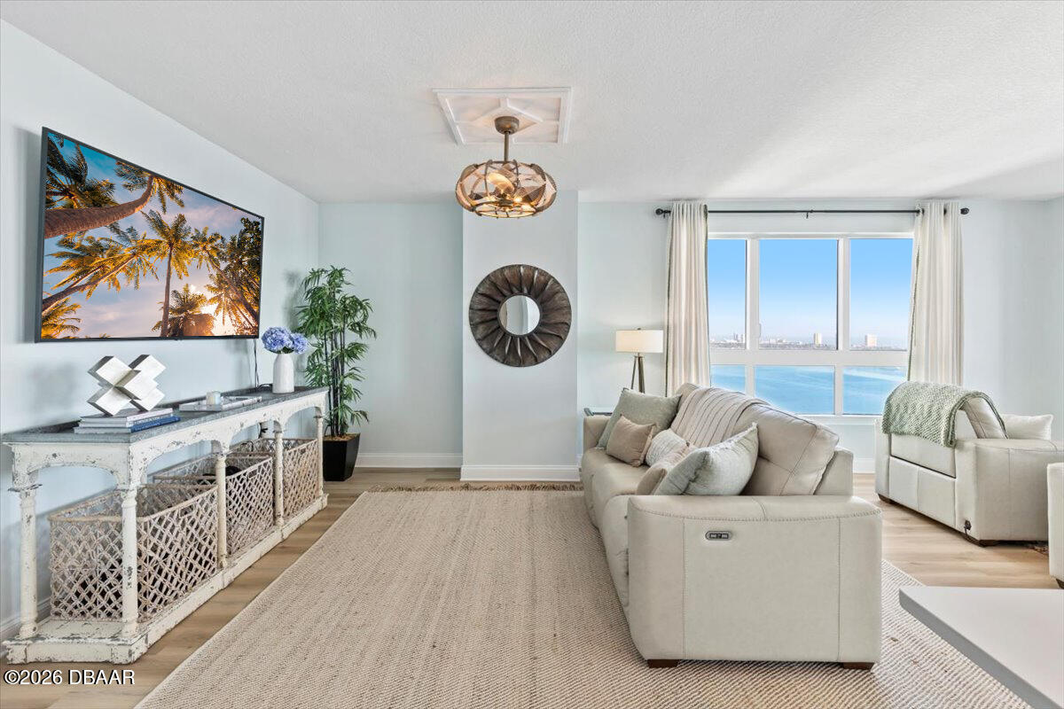 231 Riverside Drive Unit: 2002