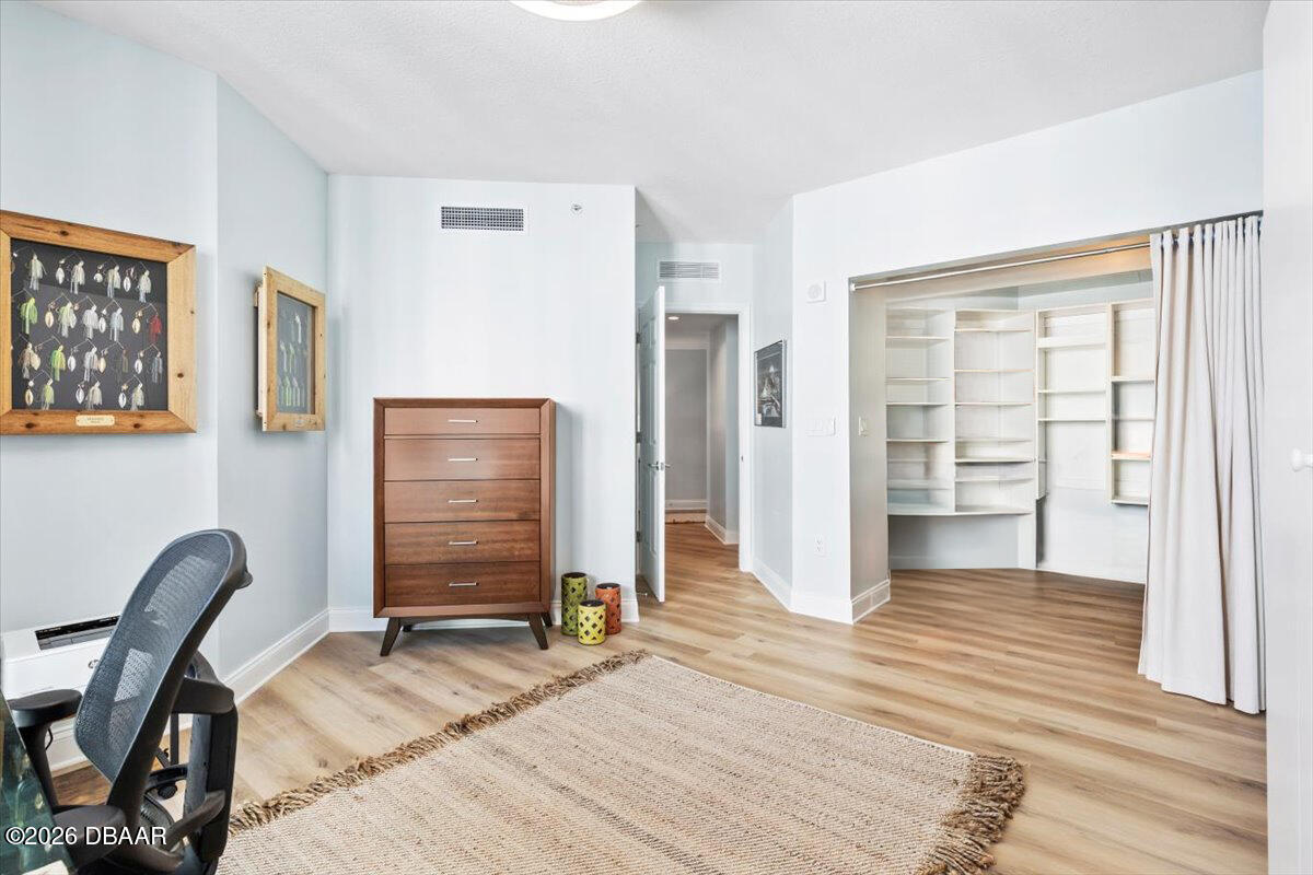 231 Riverside Drive Unit: 2002