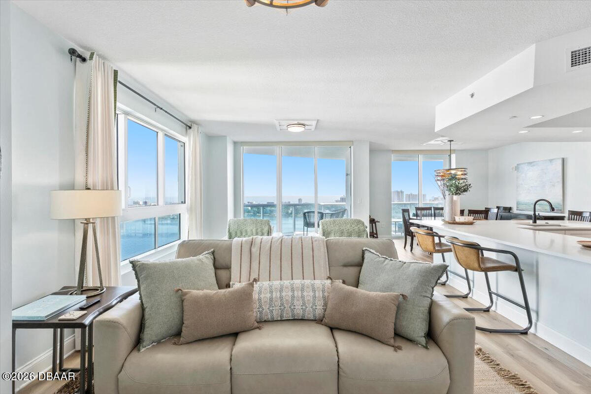 231 Riverside Drive Unit: 2002