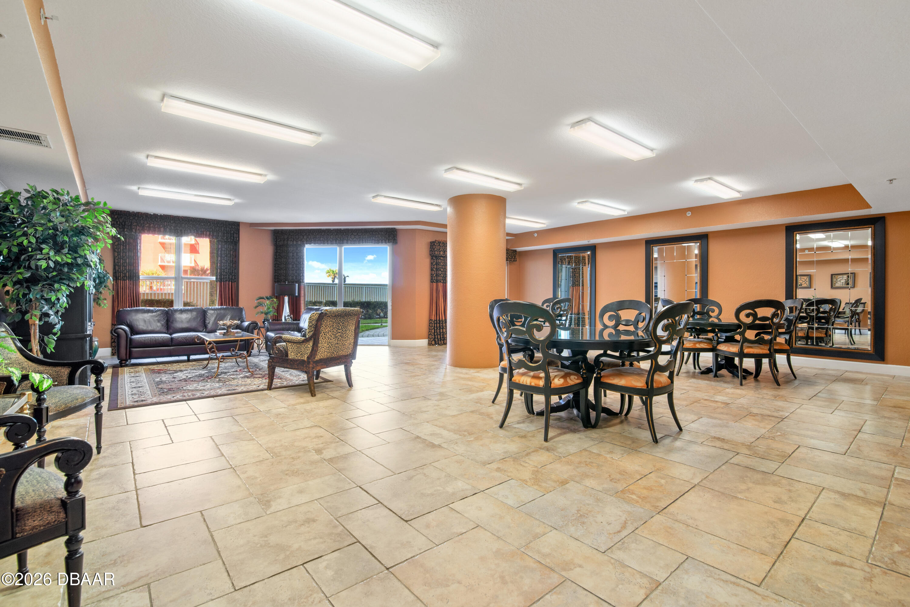 2403 S Atlantic Avenue Unit: 811