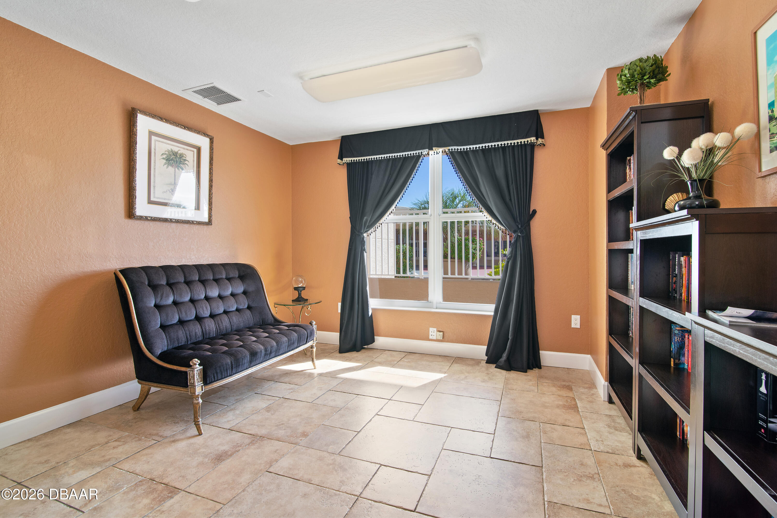 2403 S Atlantic Avenue Unit: 811
