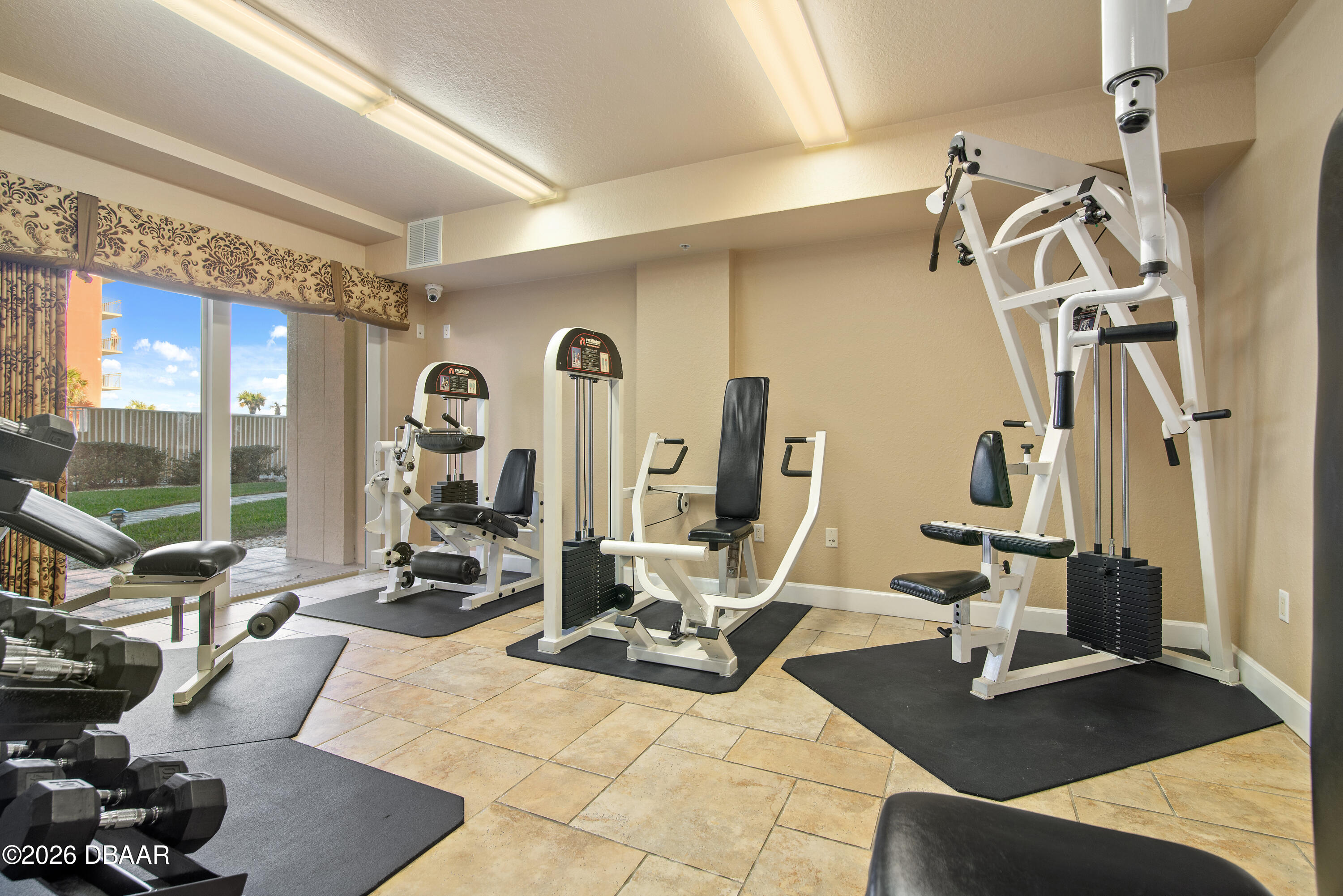 2403 S Atlantic Avenue Unit: 811