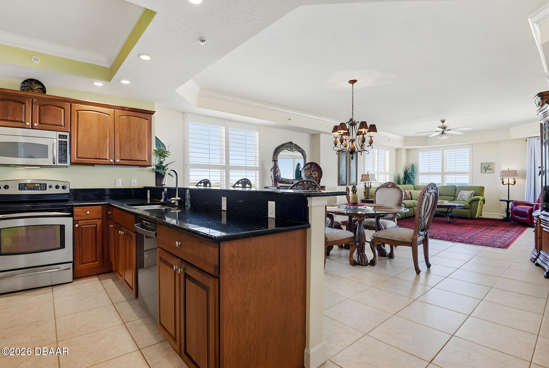 2403 S Atlantic Avenue Unit: 811