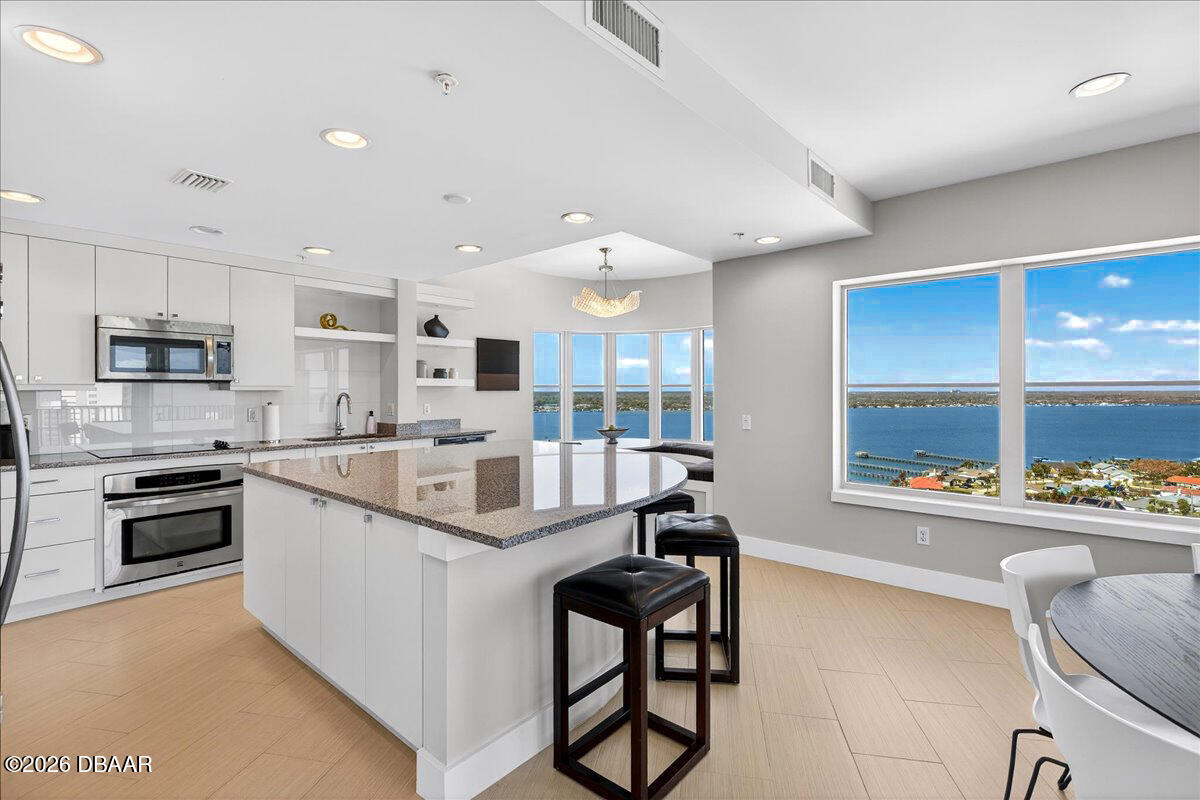 2 Oceans West Boulevard Unit: 2006