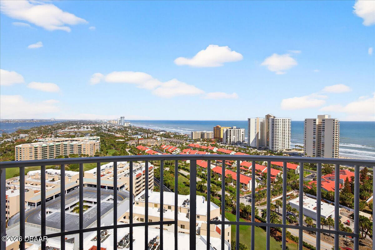 2 Oceans West Boulevard Unit: 2006