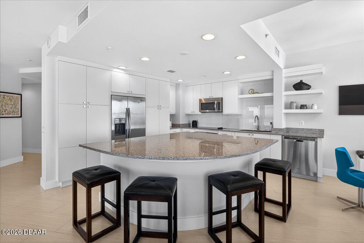 2 Oceans West Boulevard Unit: 2006