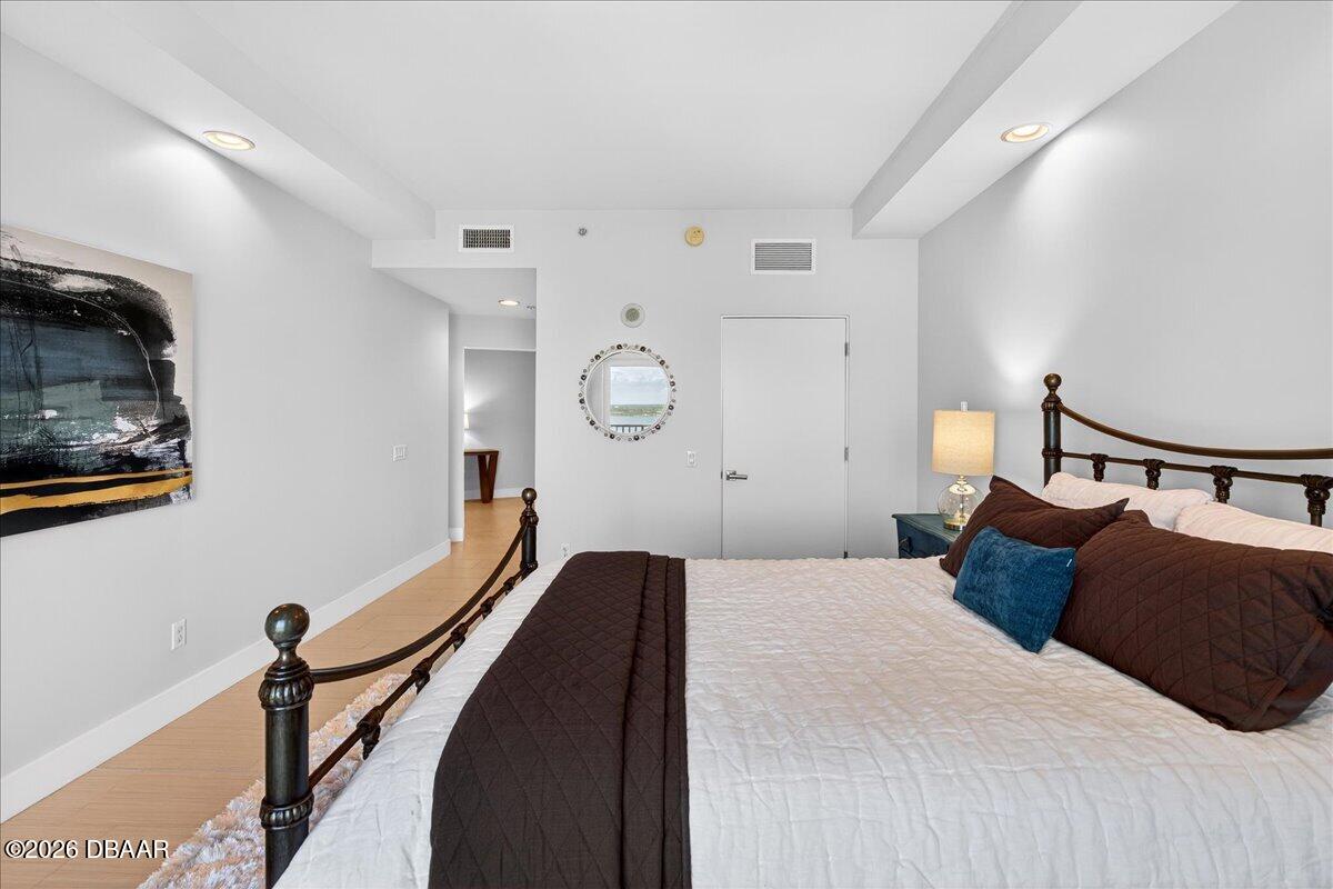 2 Oceans West Boulevard Unit: 2006