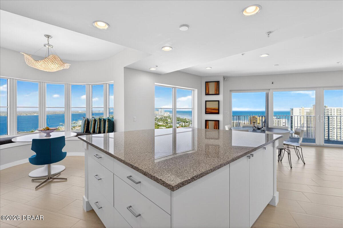 2 Oceans West Boulevard Unit: 2006