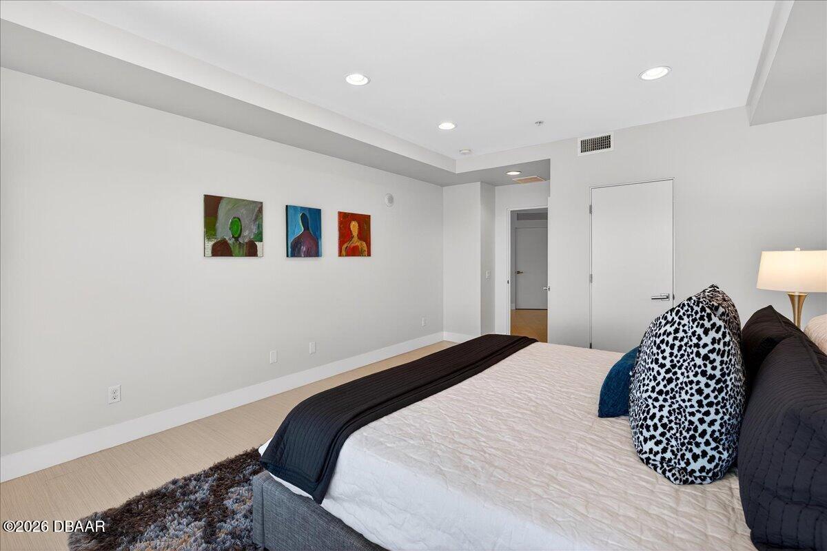 2 Oceans West Boulevard Unit: 2006